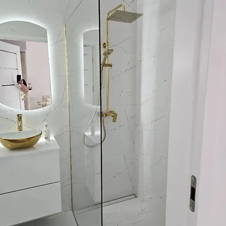 Luxury Building & Apartament, Near Metro, Parking 바르샤바